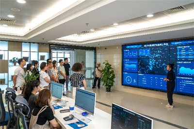 聚焦智慧出行新篇章 常熟自媒體聯盟“E企行”走進江南愛停車，探秘網絡信息技術研發